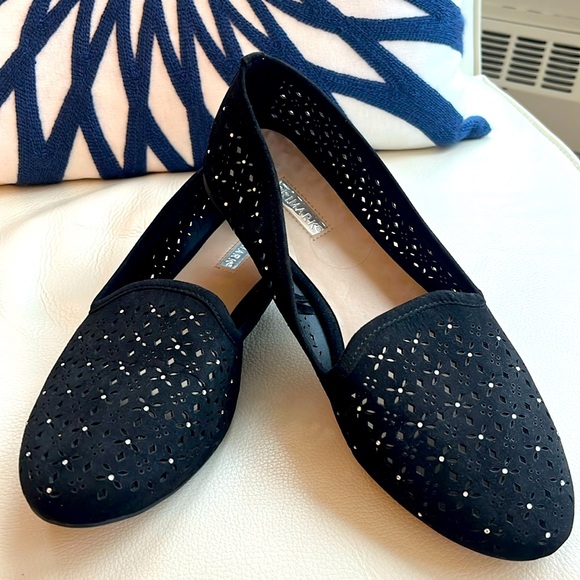 Black with small glass sequins. Size 9. Never worn. - Picture 1 of 2